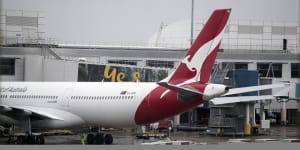 Qantas has drawn the fury of travel agents over its move to reduce commission from 5% to 1%.