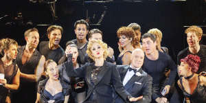 Lucy Maunder as Roxie Hart and Anthony Warlow as Billy Flynn in Chicago.