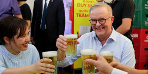 Banh mi,beer and friendship on the menu for Albanese in Vietnam