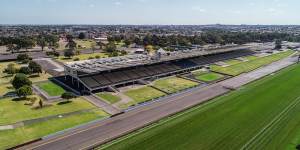 The Melbourne Racing Club has paused plans to rezone its Sandown racecourse and sell it for housing.
