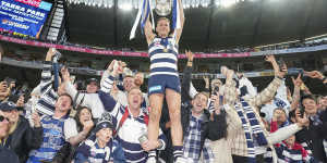 Selwood celebrates the 2022 premiership with Cats fans.