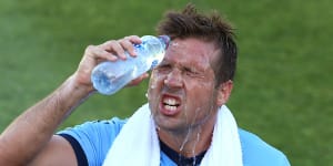 Sydney FC coach Graham Arnold hot under the collar after draw with Perth Glory in stifling heat