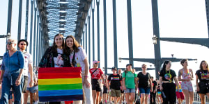 The biggest event of the festival was the free pride march over the Sydney Harbour Bridge,which was limited to 50,000 people.