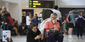 In the EU,passengers are entitled to between €250 and €600 if their flight is delayed by more than three hours.