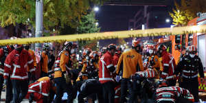 ‘Like dominoes’:Seoul Halloween crowd crush kills at least 149,injures more than 150