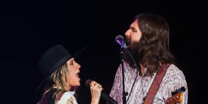 Lainey Wilson performs a duet with Nic Cester of Jet. 