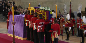 The coffin arrives at Westminster Hall,where it will remain for the next four days.