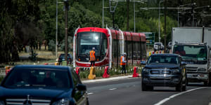 Light rail delays net government $28m,as Green backs State Circle
