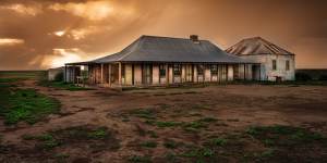 The shuttered One Tree Hotel near Hay,NSW,was once a staging post for the Cobb&Co. coach.