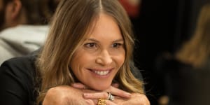 "Women are more readily open to communicating with their community":Elle Macpherson.