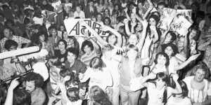 Abba fans await the band's arrival at Sydney's Sebel Townhouse in February 1977.