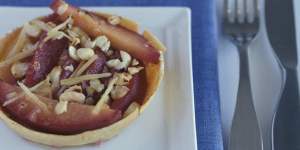 Quince tart with ginger and hazelnuts.