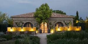 In Borgo’s romantic spa,massages take place by candlelight.