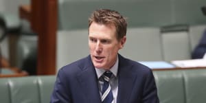 Senate committee backs Family Court merger as Labor,Greens dissent