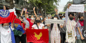 Pro-democracy protesters hold a flash mob rally to protest against Myanmar’s military-installed government,at Kyauktada township in Yangon,on December 20.