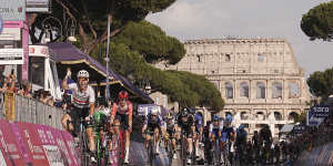 Mark Cavendish wins the sprint finish in Rome.