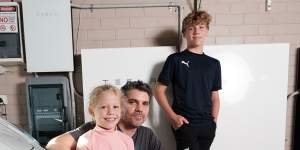 Peter Horsley with his children Miranda,8,and Lucas,13. The family has invested in solar panels,household batteries and electric cars for financial and environmental reasons.