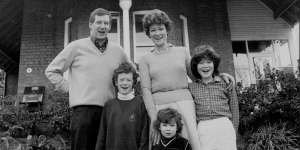 Jillian Skinner in 1983,when she won preselection for the North Shore,outside the family home with her husband Chris,and their children Simon,Robbie and Amy.
