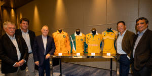 (L-R) Bob Dwyer,Tim Gavin,David Campese,Phil Kearns and Gary Ella pose with vintage Wallabies jerseys. 