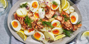 Hot smoked salmon with dill,eggs and new potatoes.