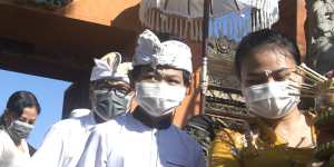 People wearing face masks as a precaution against coronavirus outbreak carry offerings during Hindu festival of Galungan in Bali,Indonesia.