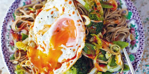 Jamie Oliver's hungover noodles with crunchy veg,egg noodles and a runny egg.
