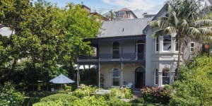 Idlemere is the historic 1880s residence on the Lavender Bay waterfront that last traded in 2001 for $7.25 million.