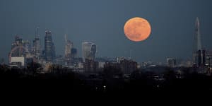 Total lunar eclipse to meet supermoon