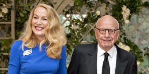 Rupert Murdoch,co-chairman and founder of Twenty-First Century Fox Inc.,right,and Jerry Hall arrive for a state dinner in honor of French President Emanuel Macron at the White House in Washington,D.C.,U.S.,on Tuesday,April 24,2018. President Donald Trump is delivering Macron the most lavish welcome for a foreign leader of his presidency so far,including his first state dinner. Photographer:Andrew Harrer/Bloomberg