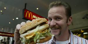 Morgan Spurlock gained 11 kilograms making Super Size Me,a documentary about eating only McDonald’s food for a month.