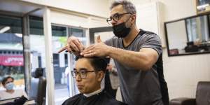 Yarraville Barber Henry Minassian cutting Tim Su’s hair on the first day out of lockdown.