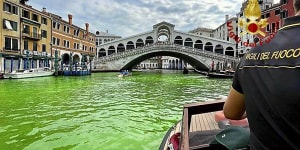 Venice’s waters turn fluorescent green near Rialto Bridge