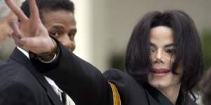 Should Michael Jackson,R. Kelly abuse claims be heard on TV,or in a court?