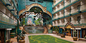 The Imagination Garden,one of two “canyons” in the middle of the ship.