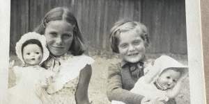 Anne Ring,aged about seven,with younger sister Susette.