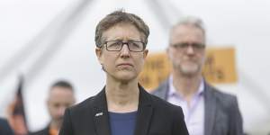 ACTU secretary Sally McManus has urged the crossbench not to pass the government's industrial bill unless changes are made. 