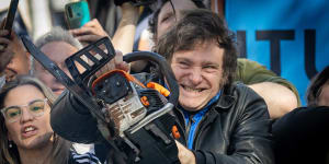 Javier Milei,the libertarian presidential candidate for next month’s elections in Argentina,using a chainsaw at a campaign rally.
