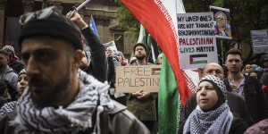 Thousands of people attended a pro-Palestine rally in Melbourne,similar to those held across the world in recent days.