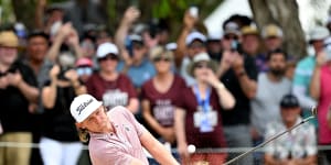 Iceman Smith survives lightning delays,late challenge to win PGA