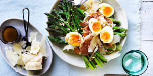 Salad of asparagus,prosciutto and egg with vinaigrette.