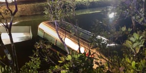 Queensland cop drags bus driver from crocodile creek