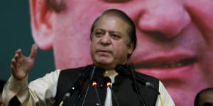 Ousted Pakistan PM Sharif freed from jail