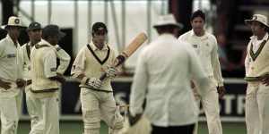 Justin Langer stands his ground after edging Wasim Akram behind against Pakistan in 1999.