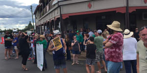 Stop Adani convoy begins day-long protest in Clermont