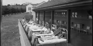 Polio treatment at Melbourne’s Frankston Children’s Hospital,1936. 