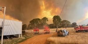 Firefighters across Victoria brace for extreme risk,residents told to evacuate immediately