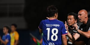 Kevin Muscat giving pitch-side instructions as coach of Yokohama F.Marinos in the J-League.