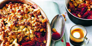 End your meal on a high note with this rhubarb crumble. 