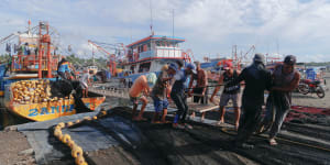Fishermen unload a trawler in Masinloc.