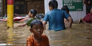Indonesia faces multiple climate change risks,with sea-level rises just one of them,according to Robert Glasser at the Australian Strategic Policy Institute.